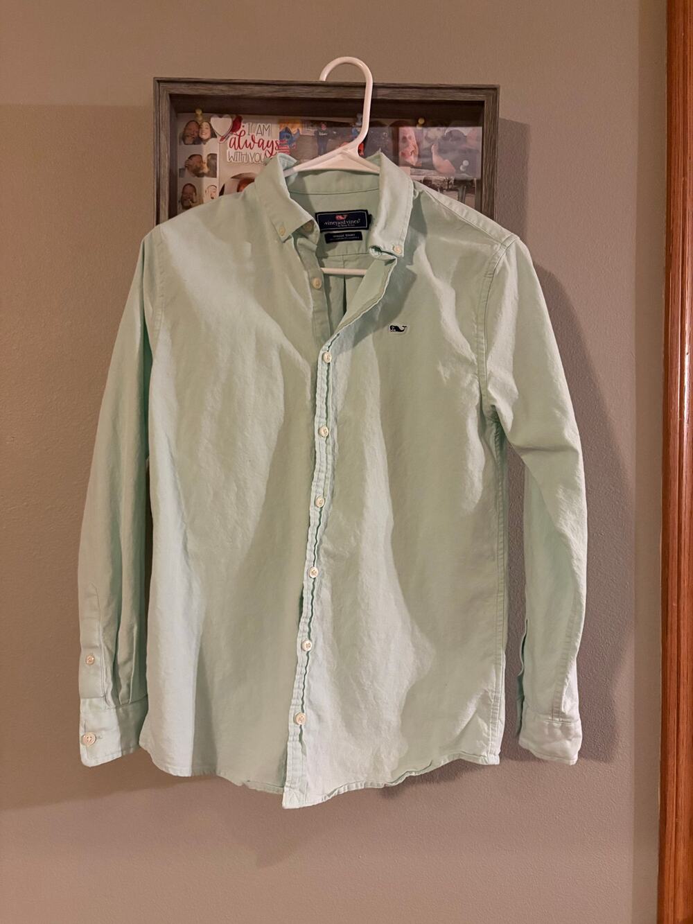 Vineyard Vines “Whale Shirt” (98% cotton, 2% spandex) Women’s Size XS